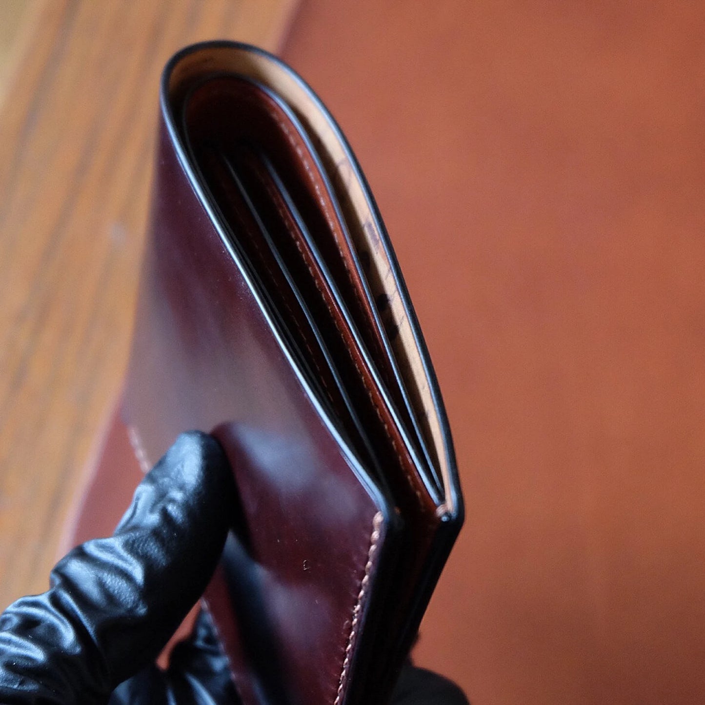 SW01 - Bifold Wallet - Horween shell cordovan - No stitches on the upper end / Made to Order