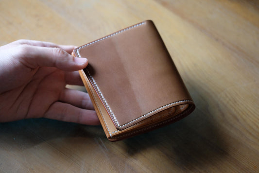 SV01 Bifold Wallet / Bourbon Horween shell cordovan / Natural Buttero / In stock